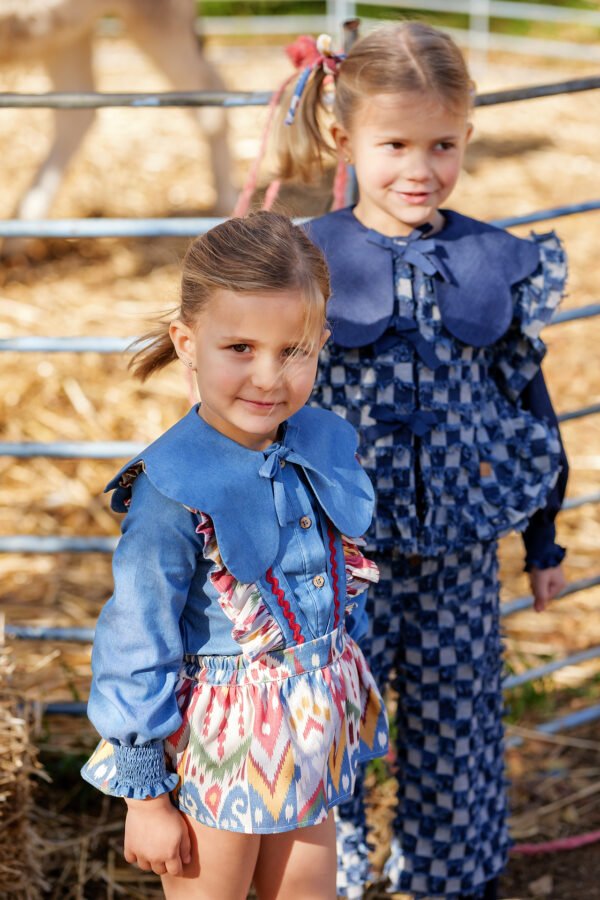 Conjunto peto short étnico de niña José Varón - Imagen 4