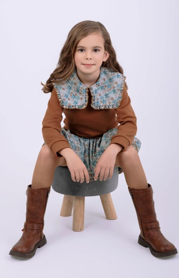 Conjunto Infantil Sudadera Camel Falda Estampado Flores de Nekenia 2511015 - Imagen 2