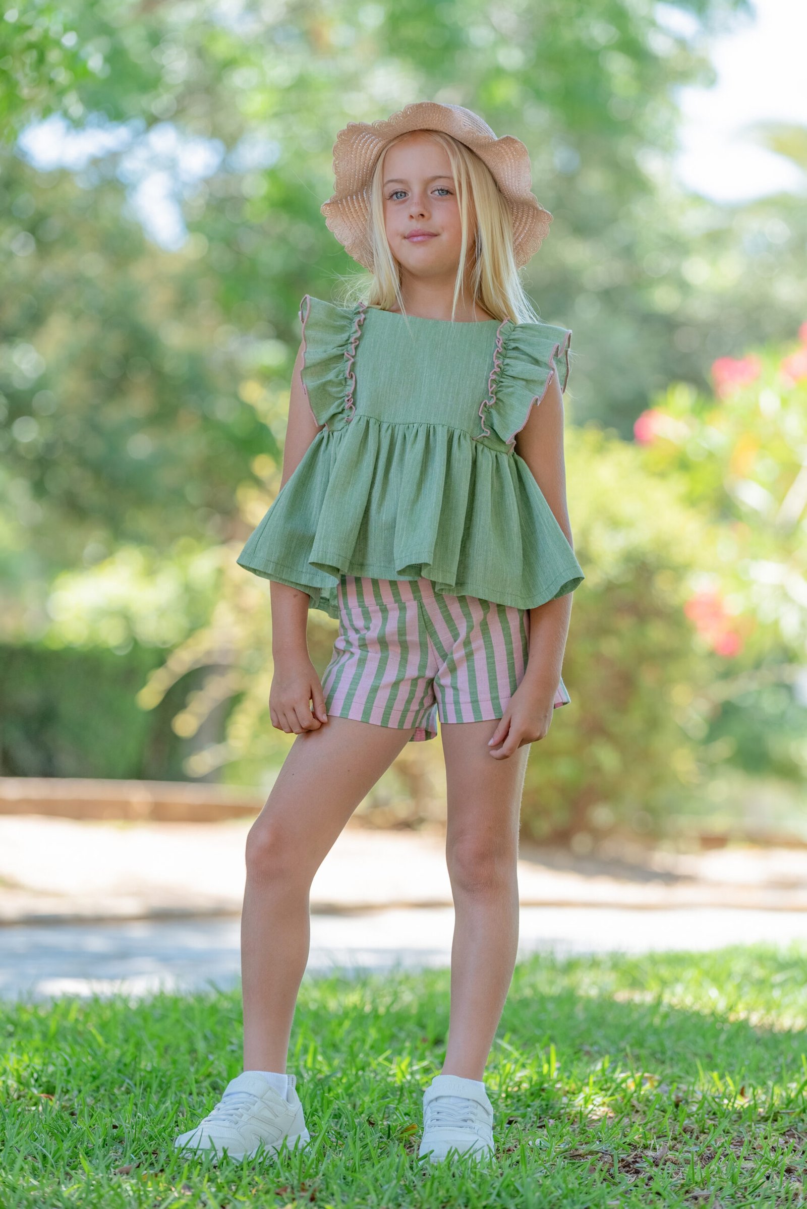 Conjunto top liso con volantes laterales de Vera 26VC02